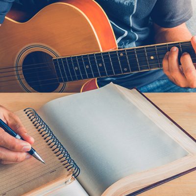 Hombre Componiendo Con Una Guitarra Y Un Cuaderno